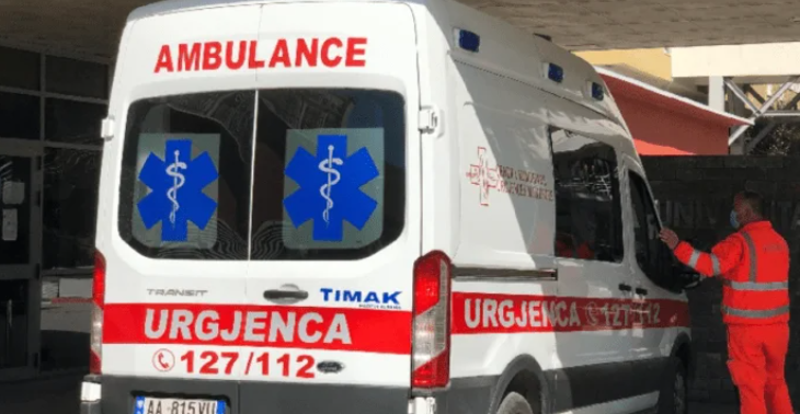 Makina aksidenton fëmijën 4 vjeç