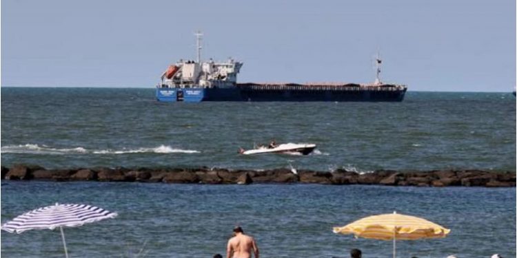 Gruri ishte vjedhur në Ukrainë, Turqia ndalon anijen ruse