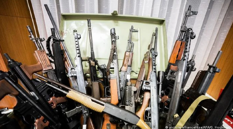 Lufta në Ukrainë sjell vërshim të armëve ilegale në Europë