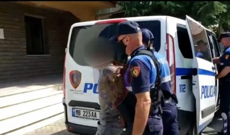 I shpallur në kërkim për kultivim narkotikësh, policia arreston të riun