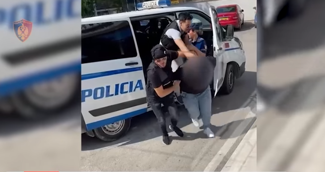 Vidhnin materialet e firmës ku punonin, arrestohen 3 persona