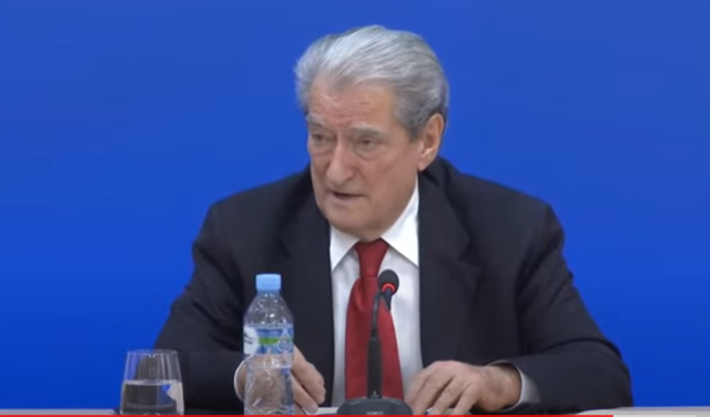 Zhvillimet e fundit në vend, Berisha njofton konferencën urgjente për mediat