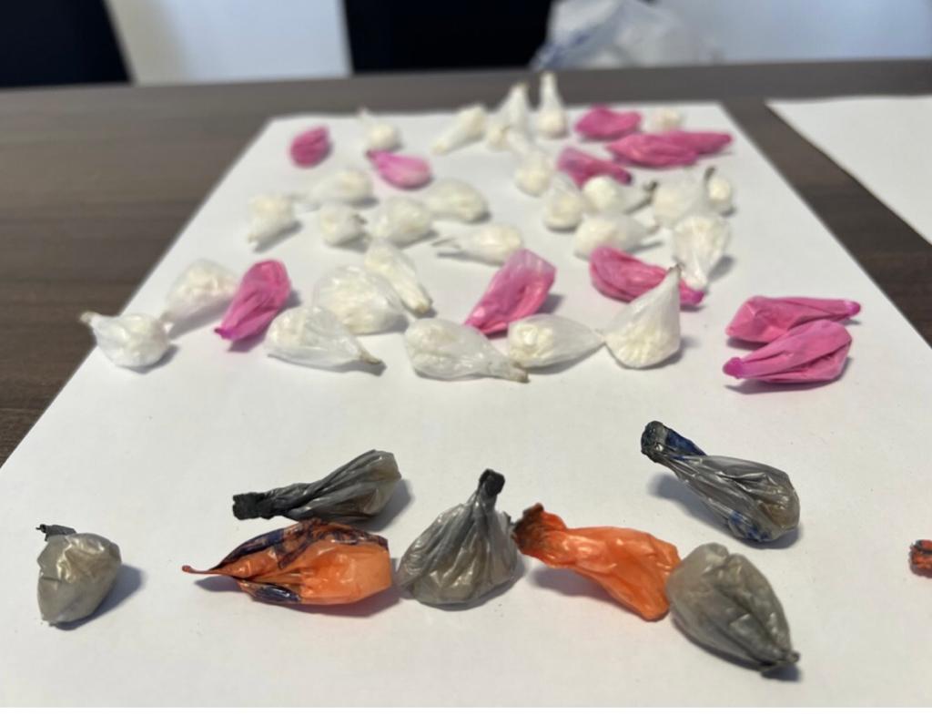 Shpërndanin drogë në Mykonos, goditet banda e shqiptarëve në Greqi! Lëndën narkotike e sillnin nga Holanda