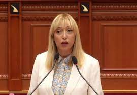 Pas “Akademisë së Barinjve”, ministrja Krifca lëshon ‘perlën’ e radhës: Fermerët do marrin program falas online për të mësuar si të punojnë tokën