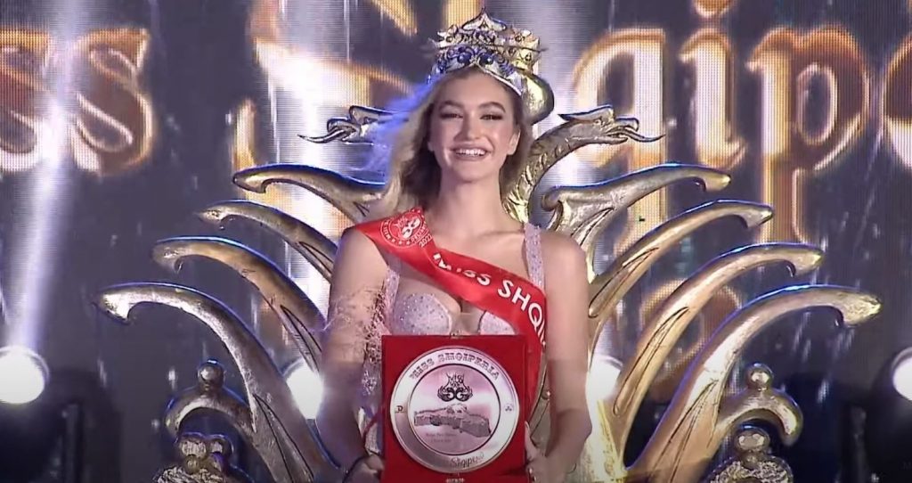 Drita Ziri rrëmben kurorën e Miss Shqipëria 2022