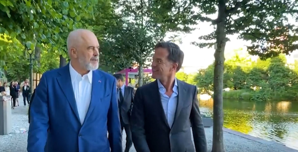 Rama publikon pamjet e takimit me Rutte, diskutojnë për projektin e komunitetit të ri politik europian