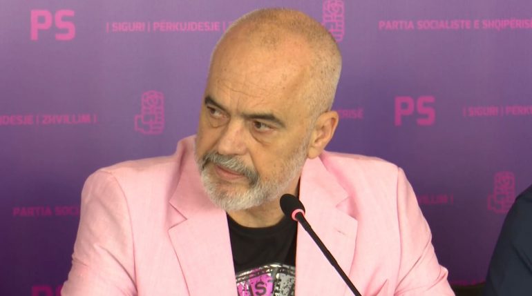 Rama mbledh kryebashkiakët, nuk i ndahet Dritan Lelit: Vlora s’duhet ta diskutonte të qenit xixë nga mëngjesi në darkë. Shijaku, bashkia më shembullore!