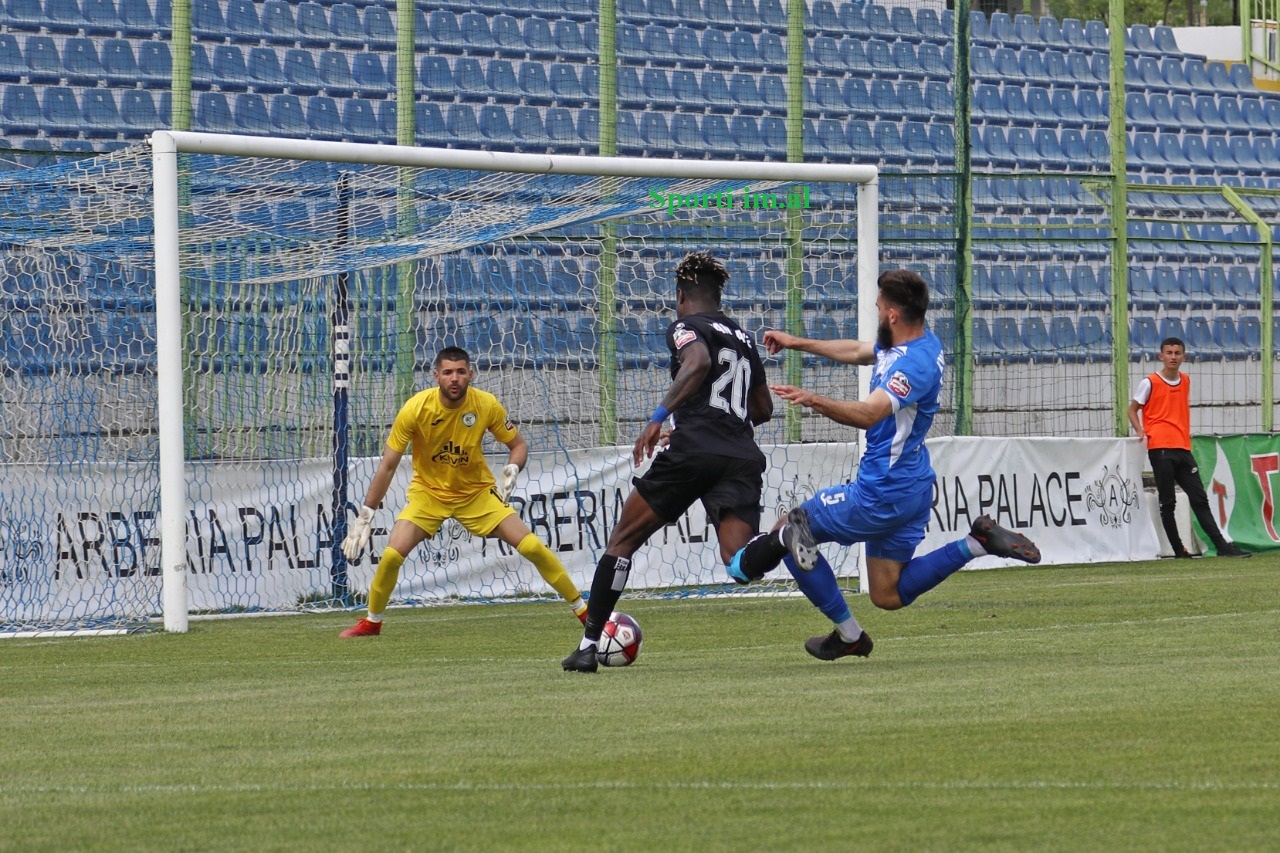 Erzeni nis merkaton/ Afron ish-portierin e Kukësit, del në stërvitje edhe një sulmues