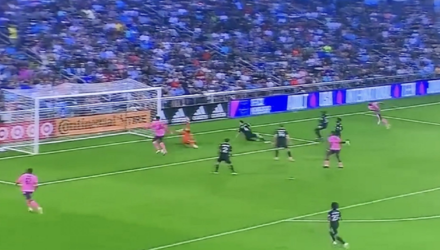 Për të vënë duart në kokë, mesfushori anglez nuk shënon as me portën bosh