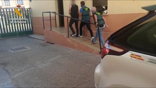 Bënte thirrje për akte terroriste/ Ç’ndodhi në momentin e arrestimit të shqiptarit, kërcënoi agjentët spanjollë dhe iu gjet armë e punuar me dorë