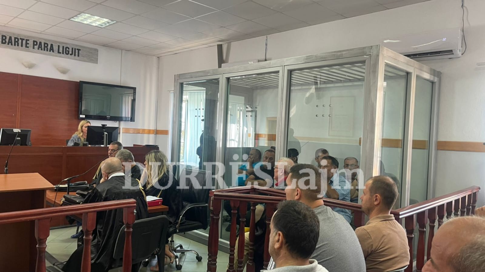 Kontejneri me arkat e dyshimta me banane, nis seanca e sigurisë për 20 të arrestuarit