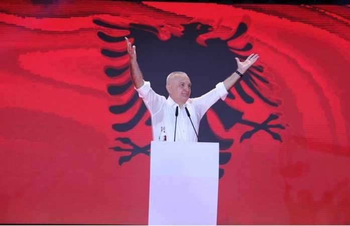 Ilir Meta njofton konferencë për mediat në selinë e Partisë së Lirisë