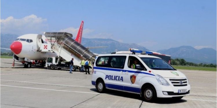 Arrestohet në Rinas kinezi 32-vjeçar, i shpallur në kërkim ndërkombëtar (EMRI)