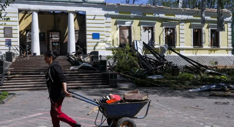 Tre të vrarë nga bombardimet në Kharkiv, mes tyre një 13-vjeçar