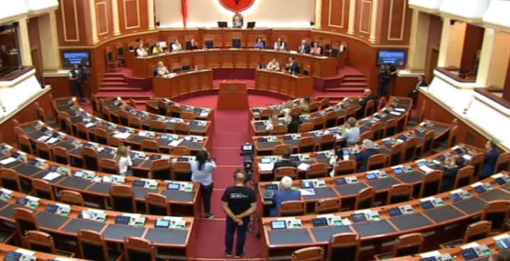 Miratohet projekt-rezoluta për përkujtimin dhe nderimin e viktimave të gjenocidit në Srebrenicë