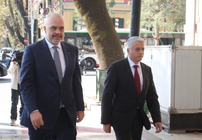 Ish-ministri i Ramës, Lleshaj: Oligarkët në Shqipëri kanë në dorë pasurinë kombëtare, naftën, ajrin dhe mineralet