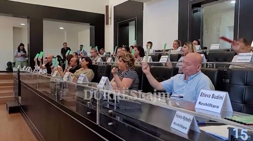Zhvillohet mbledhja jashtë rradhe e këshillit bashkiak Durrës, ja vendimet e miratuara (VIDEO)
