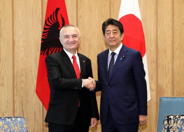 Ish-kryeministri i Japonisë u qëllua për vdekje, Meta: Dënoj aktin kriminal