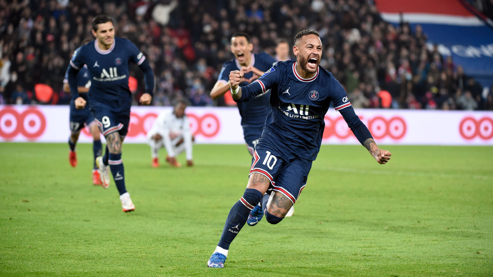 Neymar, lojtari më i shtrenjtë në histori, drejt Milanit