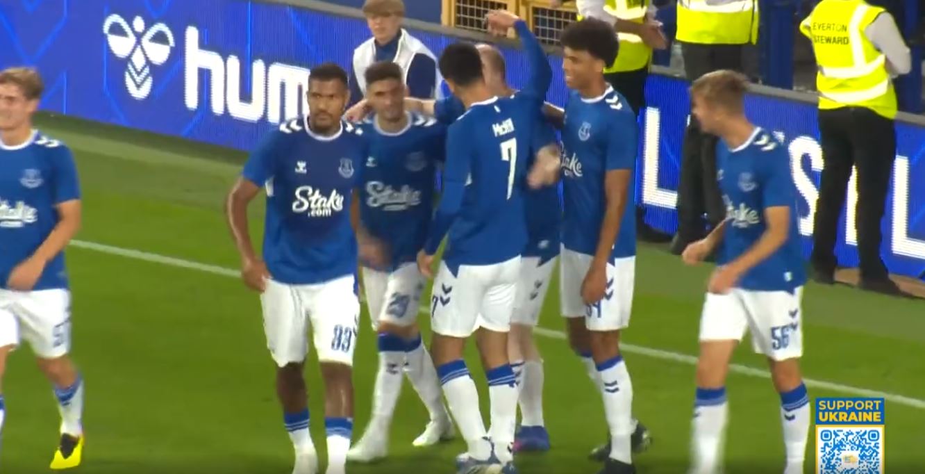 Ngjarja e veçantë në futboll, tifozi futet në fushë dhe ekzekuton penallinë sepse…