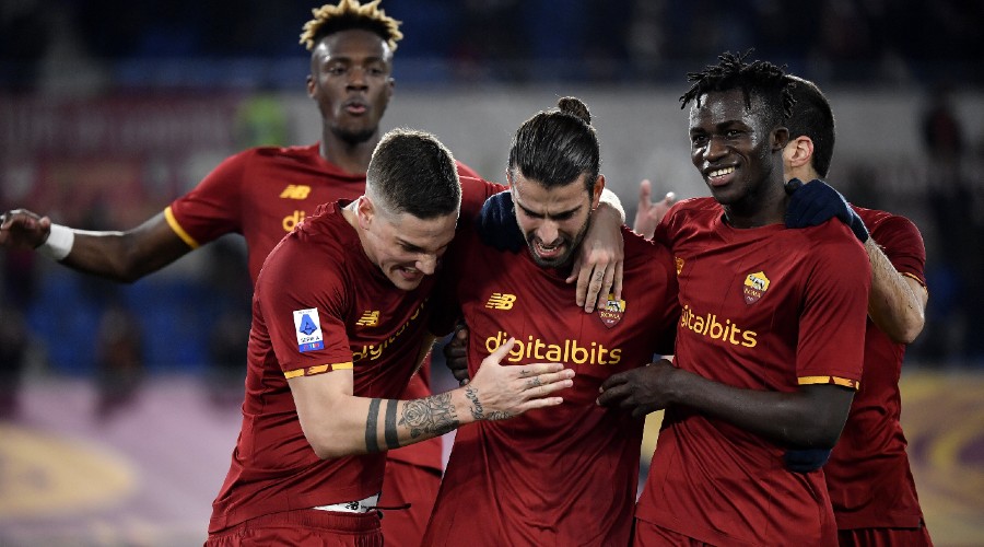 Nuk e mbajti Mourinho, mesfushori transferohet te Galatasaray