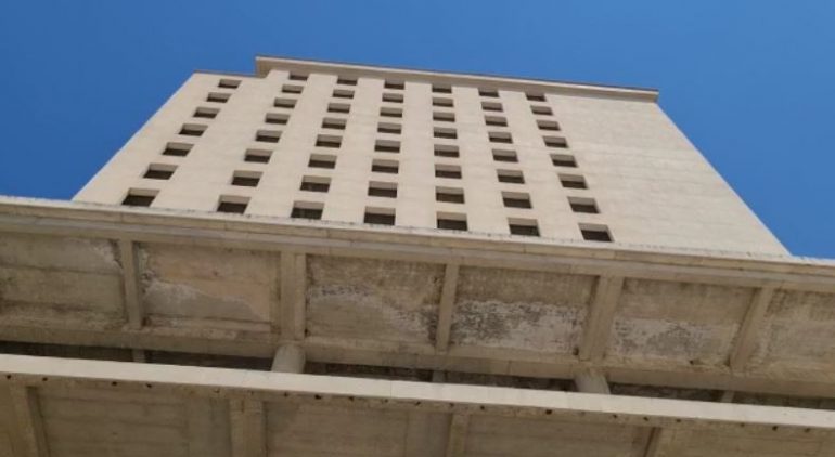 Trupi i dekompozuar u gjet në një pallat në ndërtim, policia identifikon viktimën