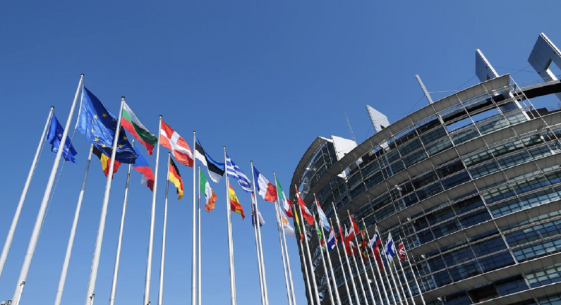 Parlamenti Evropian voton sot raportet për Kosovën dhe Serbinë