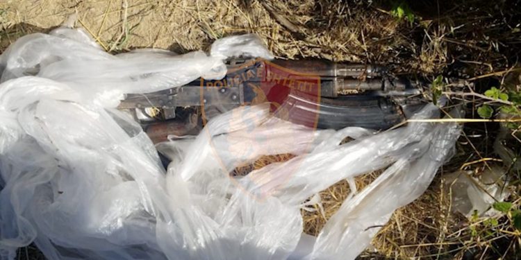 Gjenden armë dhe municione luftarake, procedohet i mituri