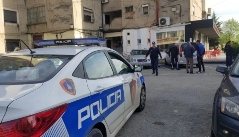 Sherr me sende të forta mes dy familjeve në rrugë! Ndërhyn policia, dy të arrestuar