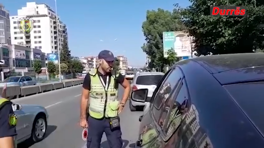 Durrës/ Policia Rrugore: 3 të arrestuar dhe 20 leje drejtimi të hequra brenda një jave (VIDEO)