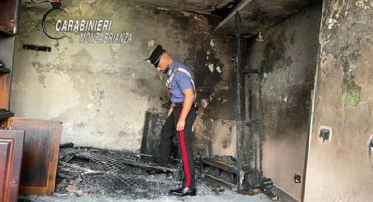 “Çmendet” shqiptari në Itali, i vë flakën banesës dhe sulmon me grushte karabinierët