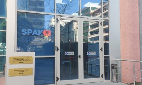 “Morën 5 mln lekë”, si tentoi gjyqtarja dhe avokati në Elbasan të ndryshonin masën e dënimit për të riun e akuzuar për plagosje (EMRI)