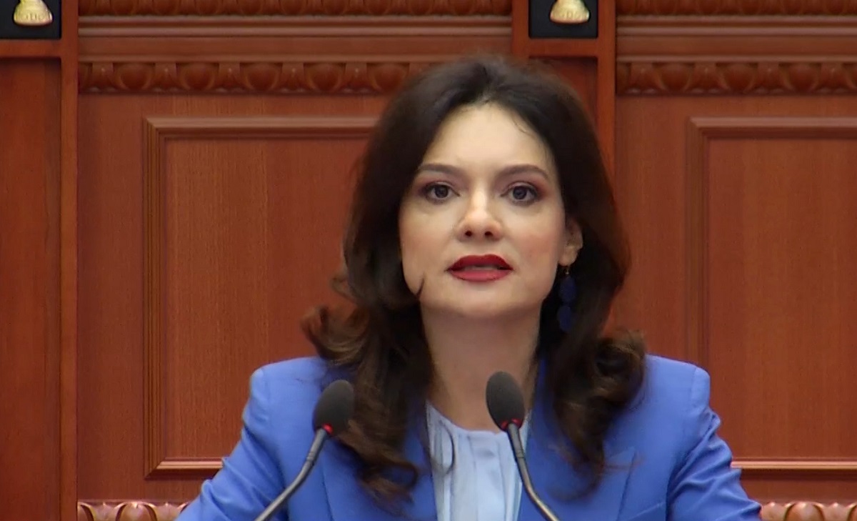 Habit Elisa Spiropali: Gjë e mirë që qytetarët do dalin në protestë, por jo ata që vijnë me Range Rover