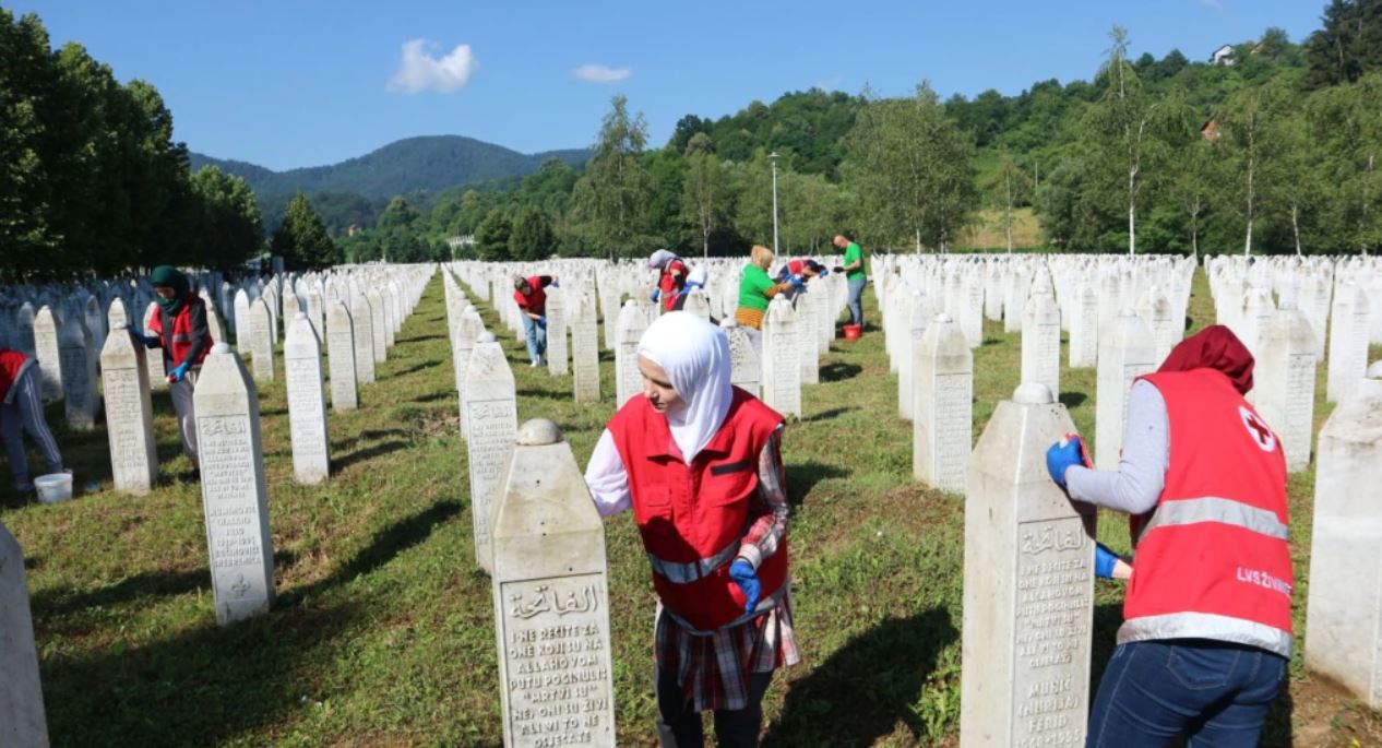 27 vite nga masakra e Srebrenicës