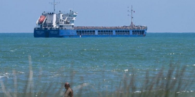 Turqia liron anijen ruse, Ukraina: Kishte grurë të vjedhur nga ne