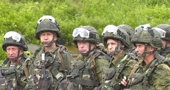 “Tigrat pa dhëmbë”/ Moska nis të rekrutojë të moshuar për të ruajtur Donbasin e pushtuar (VIDEO)