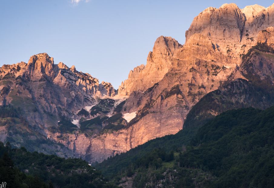 Ishin bllokuar në një zonë të thepisur mes Thethit dhe Valbonës, shpëtohen 3 turistët çekë