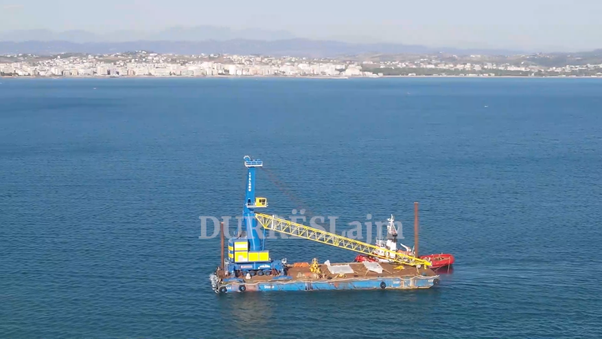Ky është vinçi i ri që iu shtua flotës së mjeteve të përpunimit të mallrave në portin e Durrësit (FOTO &#038; VIDEO)