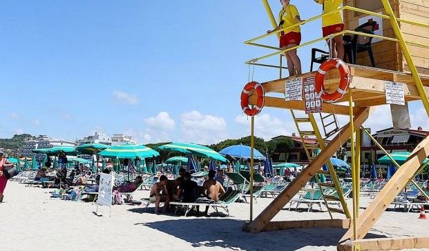 Rrezikoi të mbytej nga dallgët e mëdha, shpëtohet 60-vjeçari