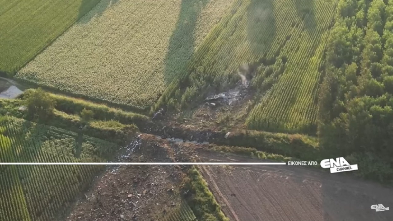 Mbetjet e avionit në fushë, mister destinacioni dhe ngarkesa. 8 personat në bord humbën jetën (VIDEO)