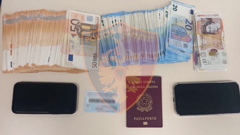 Kontrolli në makinën “Audi”, dy të rinjtë hyjnë në Shkodër me mijëra euro dhe paund të padeklaruara