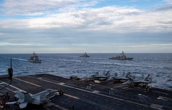 Tensione në Adriatik/ Si anijet ruse bllokuan lëvizjen e aeroplanmbajtëses amerikane