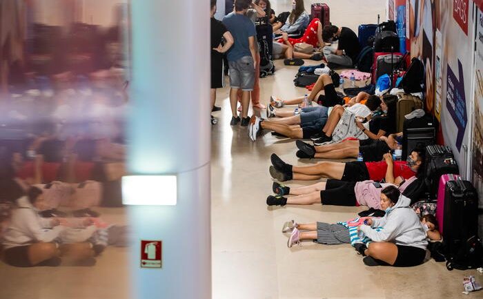 Grevat në Portugali e Spanjë anulojnë qindra fluturime