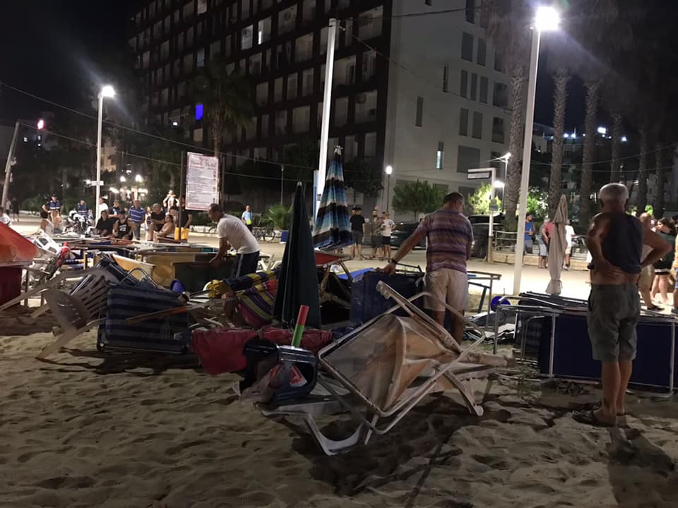 Aksion gjatë natës i Policisë Bashkiake Durrës për lirimin e hapësirave të plazheve publike