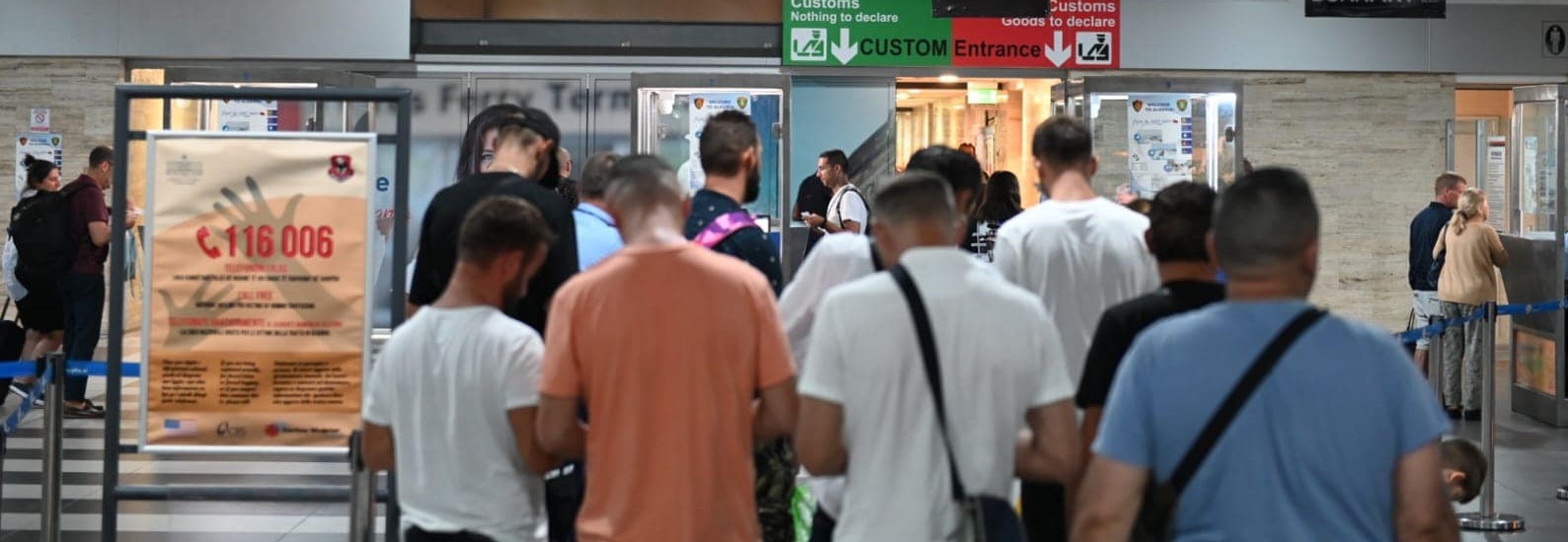 Tentoi të kalojë përmes portit të Durrësit me letra false greke, pranga 21-vjeçarit