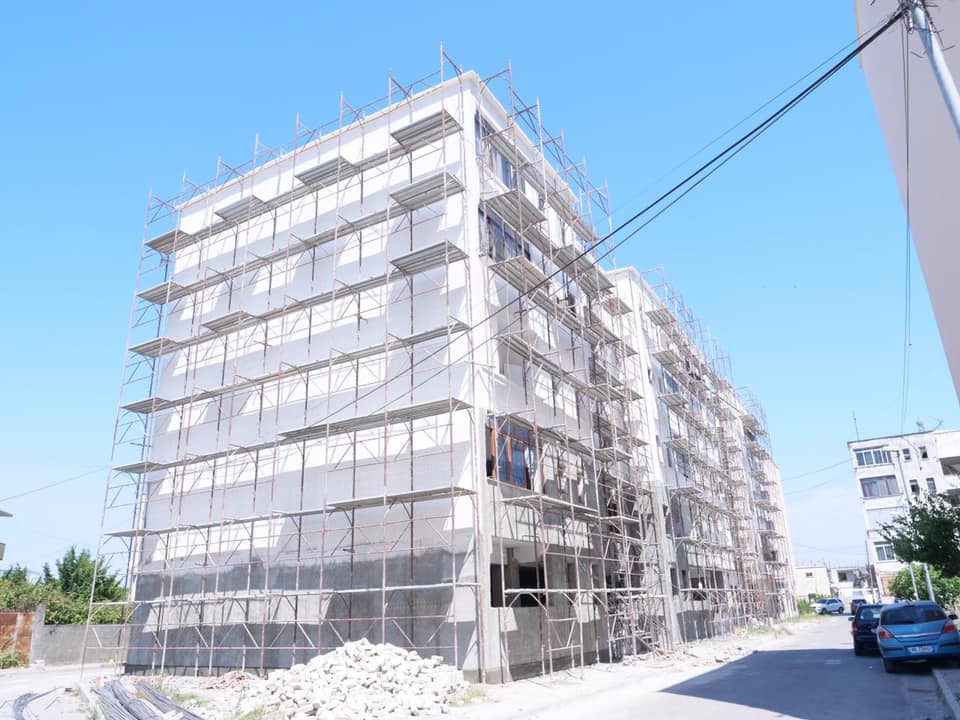 Sako bën bilancin e riforcimit të godinave me dëme DS4 në Durrës: Shumë shpejt nis puna në 55 pallate dhe 12 banesa individuale