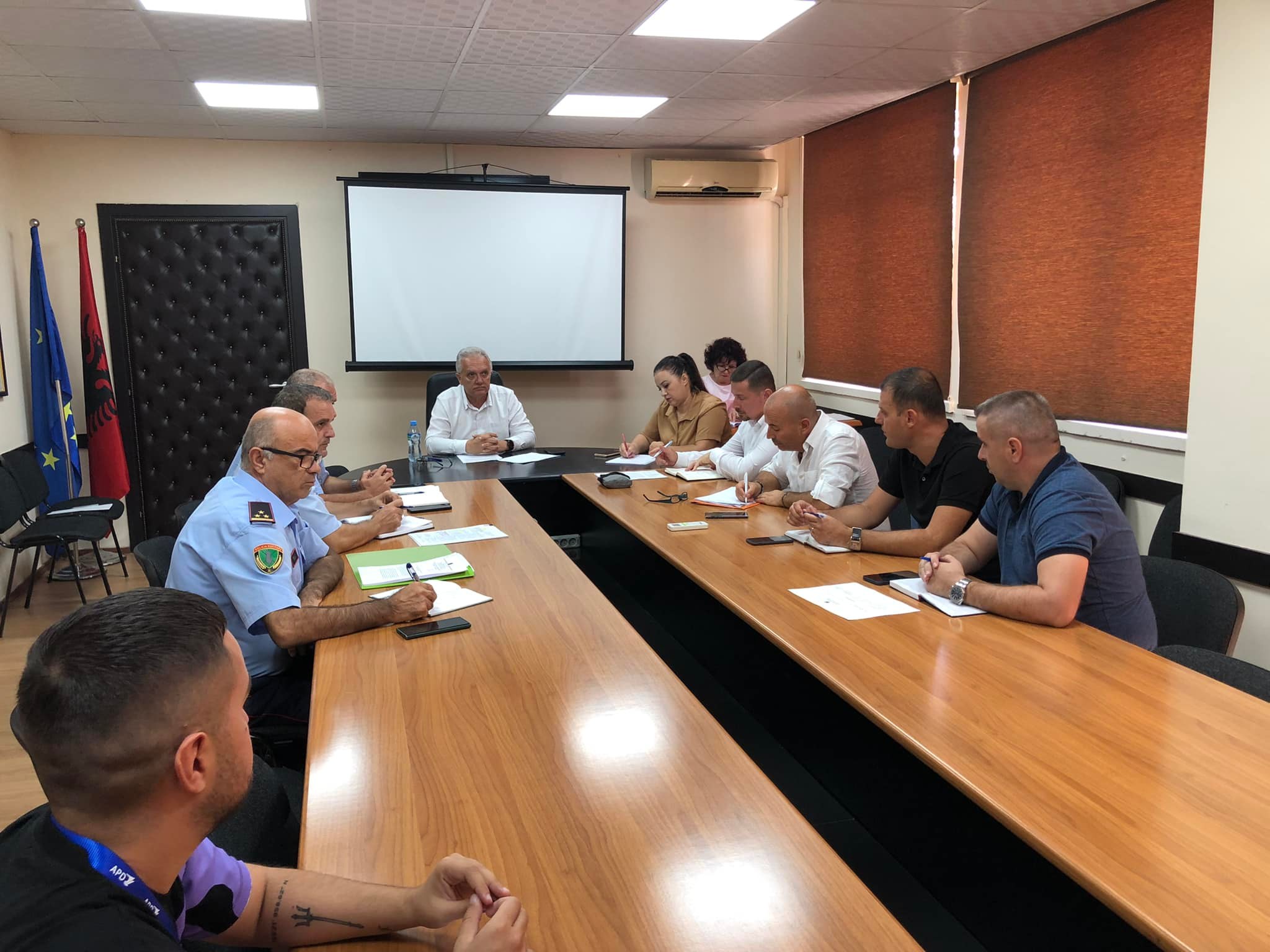 Prefektura Durrës takim me Task-Forcën Vendore: Nesër do të kontrollojmë vendbazimet aktive në vijën bregdetare