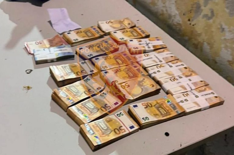 EMRI/ 53-vjeçari ndalohet me 202 mijë euro të fshehura brenda “Benz-it”