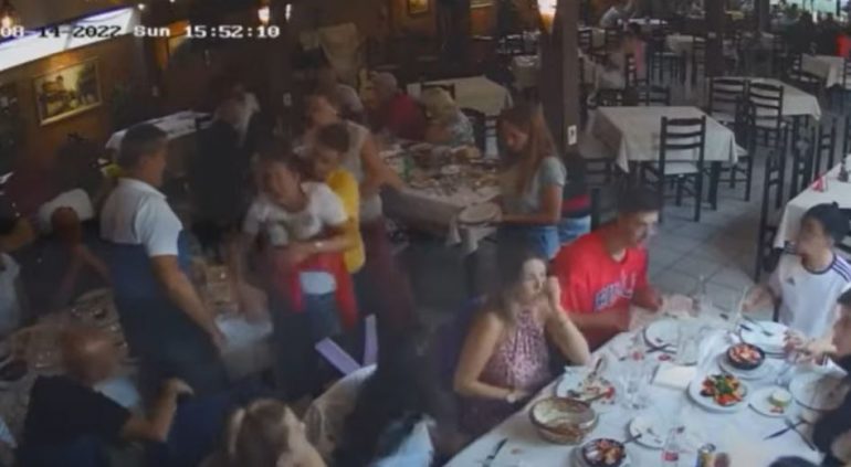 Flet kamarieri hero që shpëtoi turisten spanjolle nga mbytja: Krenar kur dëgjoj vajzën të më thotë…