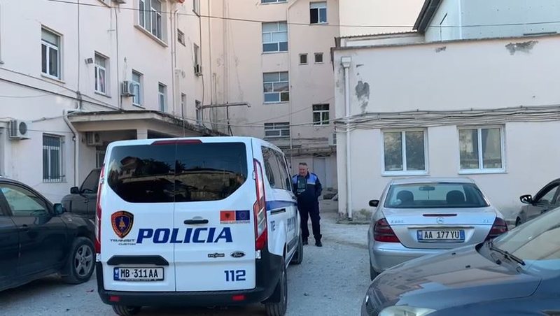 I moshuari shkon i plagosur me thikë në spital, dyshohet se…